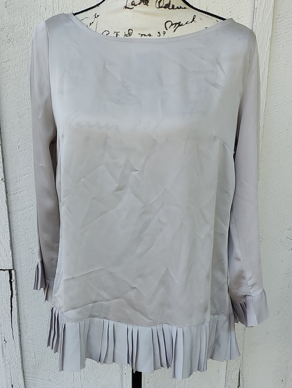 Banana Republic Light Silver Gray Paris Pleated Horn Long Sleeve Blouse, Size Sm